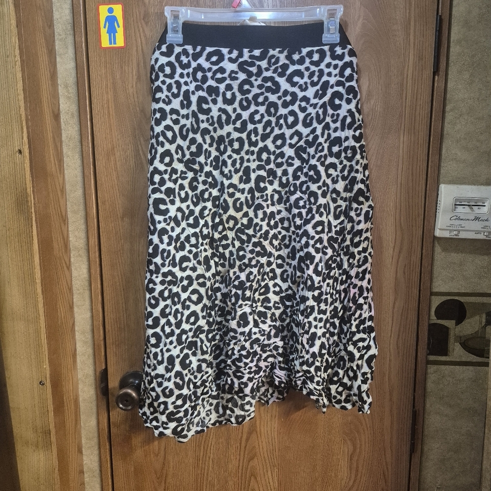 Terra & Sky Black and White Leopard Midi Skirt.    Box 39